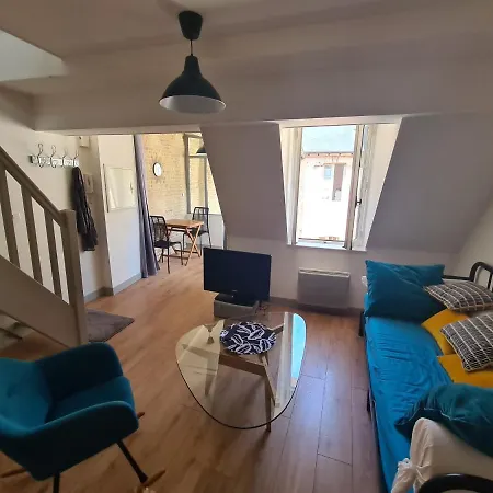 La Verriere - Idealement Place A 100 M De La *