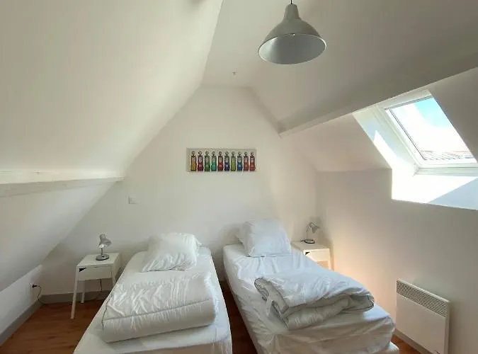 Apartment La Verriere - Idealement Place A 100 M De La Dieppe