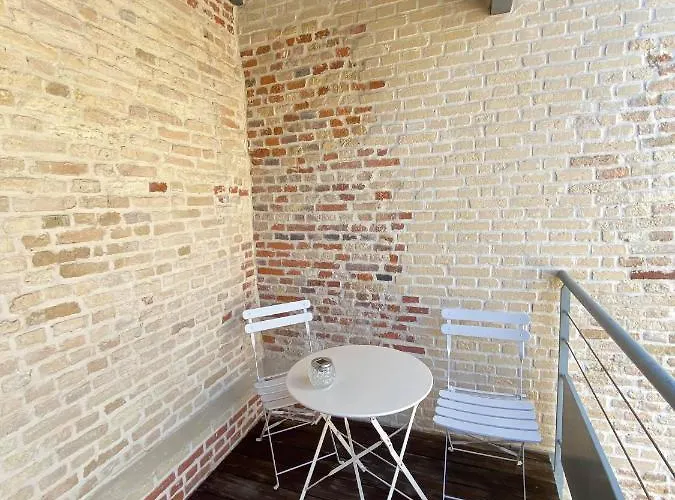 La Verriere - Idealement Place A 100 M De La Apartment