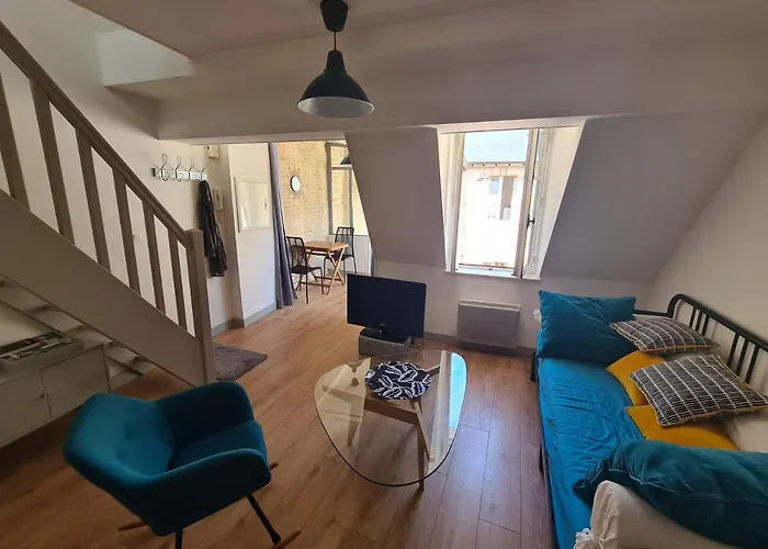 La Verriere - Idealement Place A 100 M De La Apartment